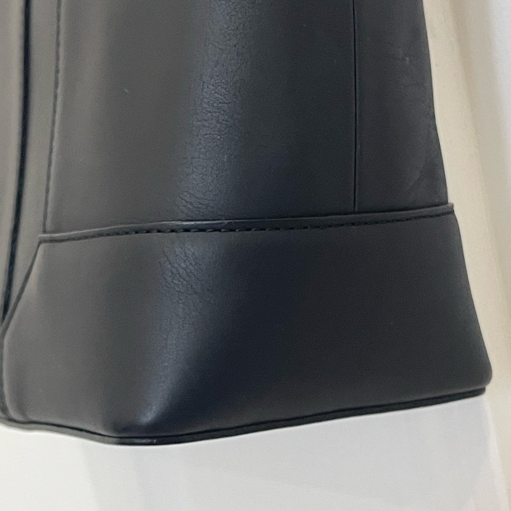 Burberry Black Leather Shoulder Bag with COA and Dusty - Picture 5 of 14